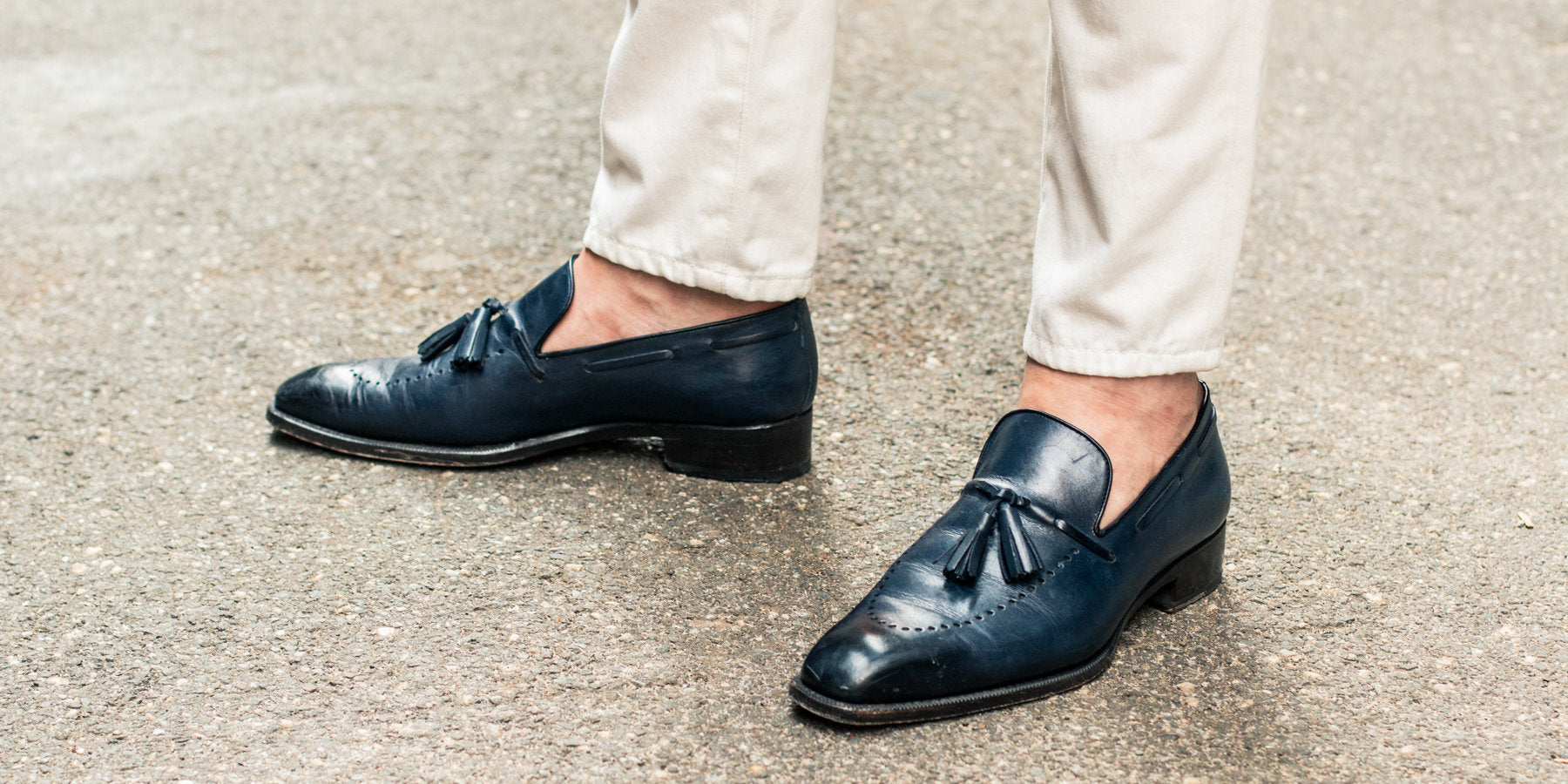 A GUIDE TO GOING SOCKLESS