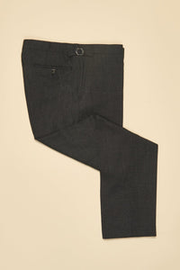 Monochrome Builder Capsule