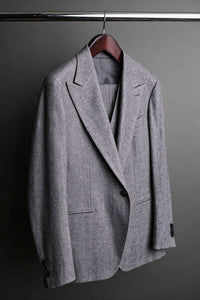 Color: Light Gray