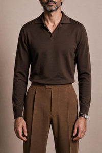 Color: Marrone