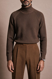 Color: Marrone