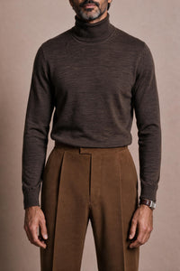 Color: Marrone