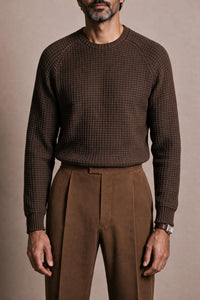 Color: Marrone