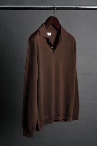 Color: Marrone