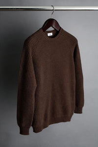 Color: Marrone