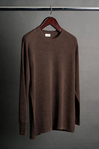 Color: Marrone