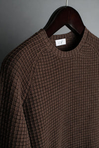 Color: Marrone