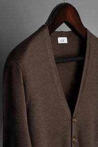 Color: Marrone