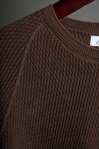 Color: Marrone