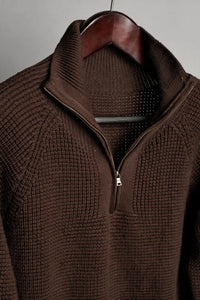 Color: Marrone