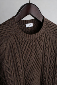 Color: Marrone