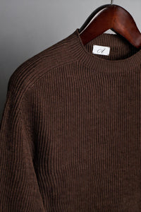 Color: Marrone