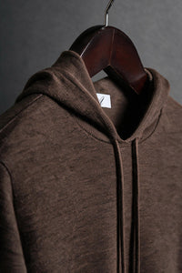 Color: Marrone