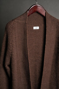 Color: Marrone
