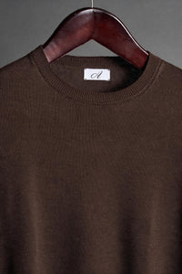 Color: Marrone