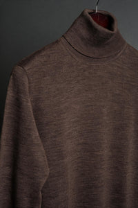 Color: Marrone