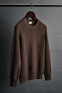 Color: Marrone