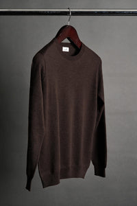 Color: Marrone