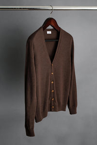 Color: Marrone