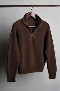 Color: Marrone