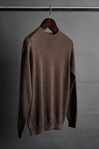 Color: Marrone