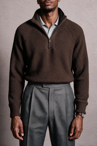 Color: Marrone