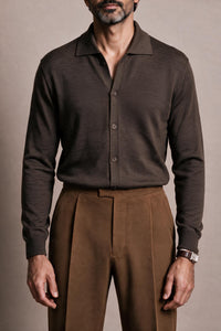 Color: Marrone