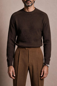 Color: Marrone