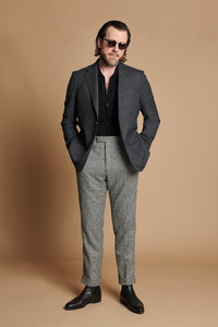 Monochrome Builder Capsule