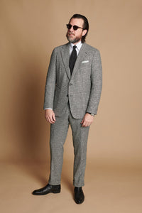 Monochrome Builder Capsule