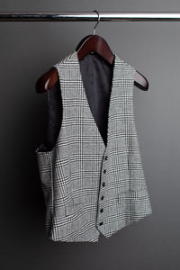 Color: Black and White